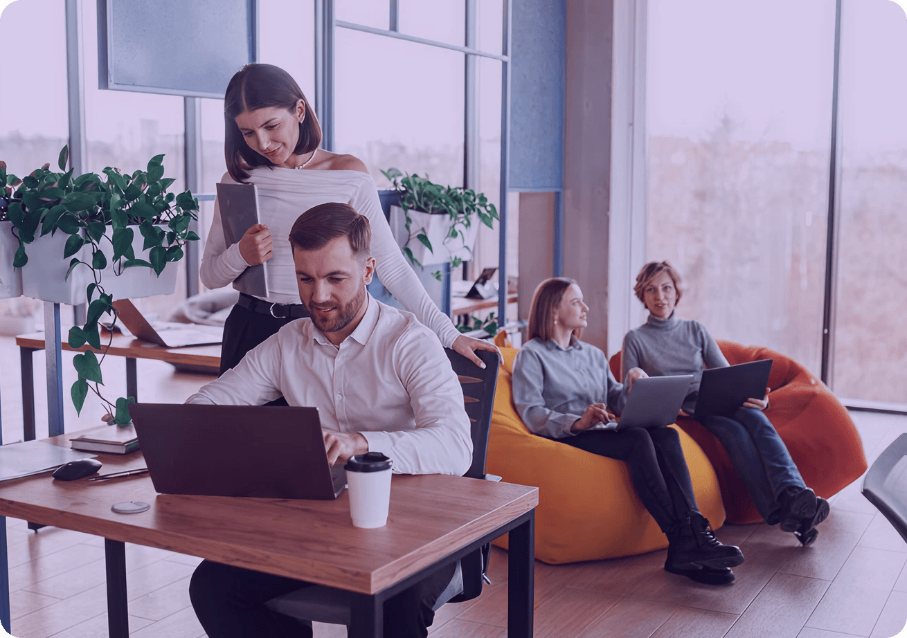 Personas en la oficina